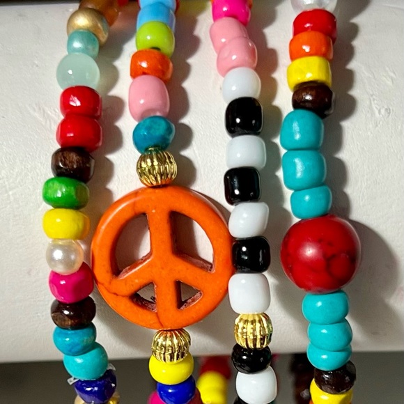 Stack of 3 seed bead stretch bracelets with retro Peace sign - Picture 2 of 5
